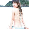 Yumi Sugimoto sexy Gravure girl cute in her tiny bikini pics - image 