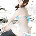 Natsumi Kamata posing in bikini - image 