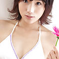Gravure teen idol Yuzuki Hashimoto in her little bikini - image 