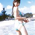 Yumi Sugimoto sexy Gravure girl cute in her tiny bikini pics - image 