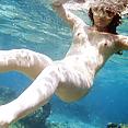 Underwater pictures of Nao Yoshizaki swimming nude - image 