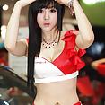 Sexy Korean race queen Hwang Mi Hee looking sexy at carshow - image 