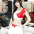 Sexy Korean race queen Hwang Mi Hee looking sexy at carshow - image 