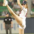 Korean baseball babe throws a pitch - image 