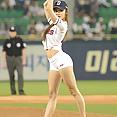 Korean baseball babe throws a pitch - image 