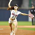 Korean baseball babe throws a pitch - image 