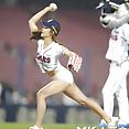 Korean baseball babe throws a pitch - image 