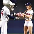 Korean baseball babe throws a pitch - image 